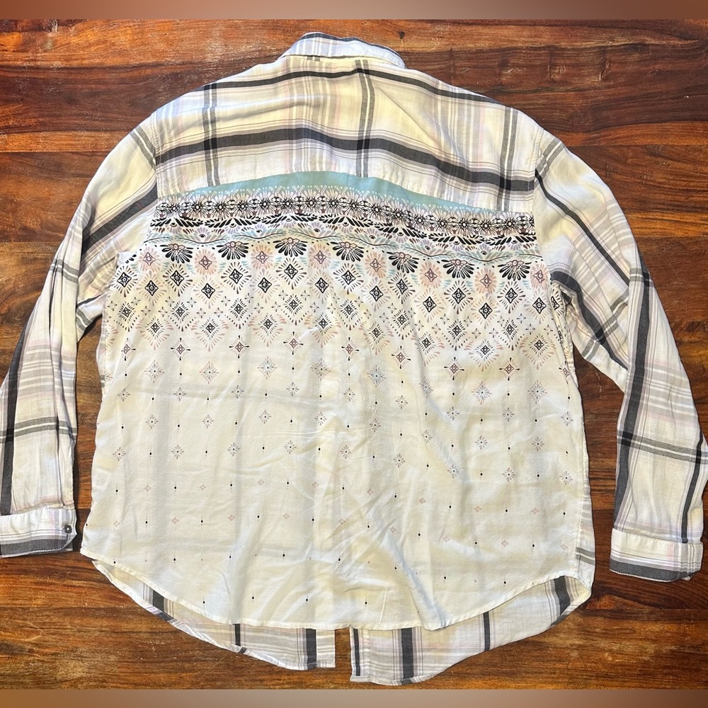 Button up shirt - Picture 2 of 5